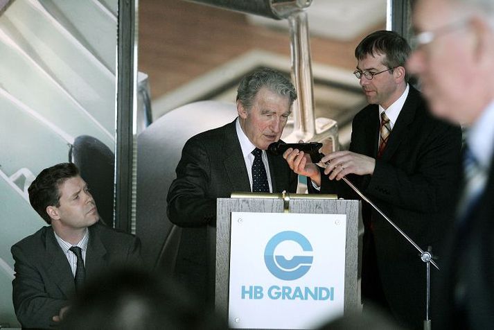 Brjóstmyndin er af Árna heitnum Vilhjálmssyni, prófessor og fyrrverandi stjórnarformanni HB Granda. 
