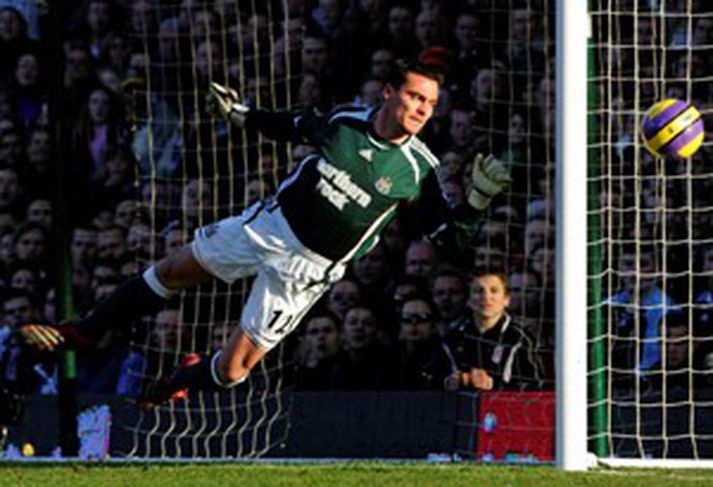 Steve Harper brá sér í sóknina.