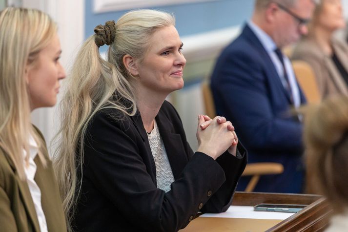 Veiðigjaldafrumvarpið hefur verið til umræðu í ríflega samtals 147 klukkustundir og og hreppir fyrsta sætið af fyrri methafa, sem var þriðji orkupakkinn.