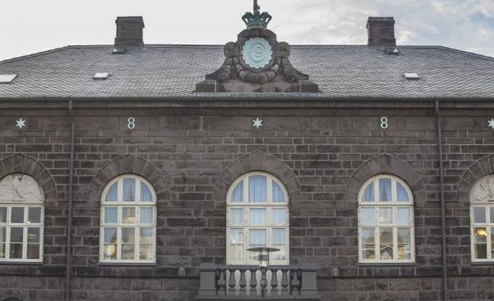 Alþingishúsið við Austurvöll.