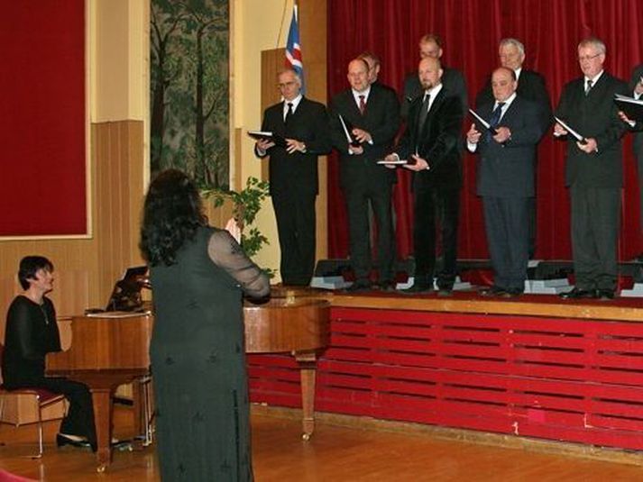 Myndin er fengin af vef karlakórsins, vestri.is