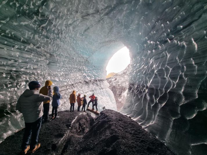 Kötluhellir. Búið er aðflétta tímabunni banni við ferðir í íshellana í Kötlujökli.