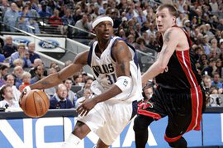 Jason Terry var sjóðandi heitur í leiknum gegn Miami í gær, eins og reyndar flestir leikmenn Dallas um þessar mundir. Terry skoraði 16 stig á innan við 30 mínútum og hitti úr 4 af 5 þriggja stiga skotum sínum