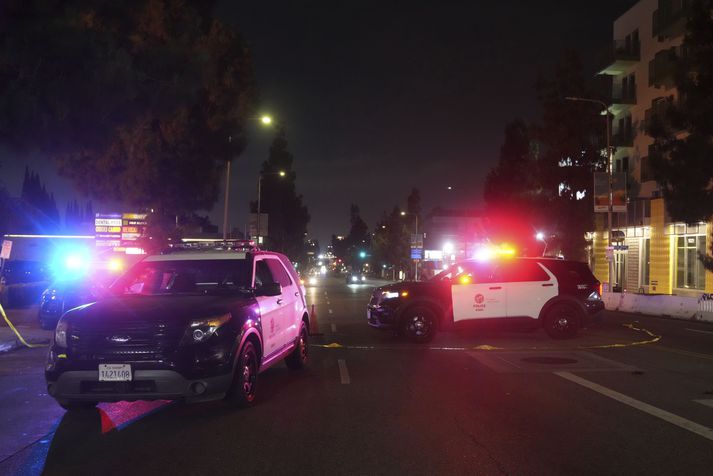 Af vettvangi við West Santa Monica Boulevard í Los Ageles.