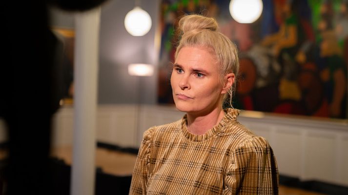 Hildur Sverrisdóttir þingflokksformaður Sjálfstæðisflokksins segir að „hinir meintu verkefnastjórar“ ættu mögulega að sækja „byrjendanámskeið í verkefnastjórnun“.