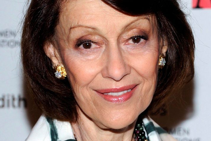 Evelyn Lauder lést 75 ára að aldri úr krabbameini.