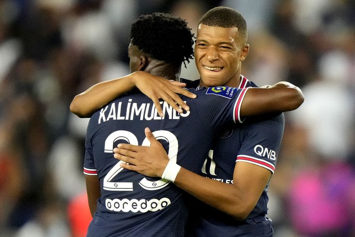 Kylian Mbappe fagnar marki með Paris Saint Germain um helgina.