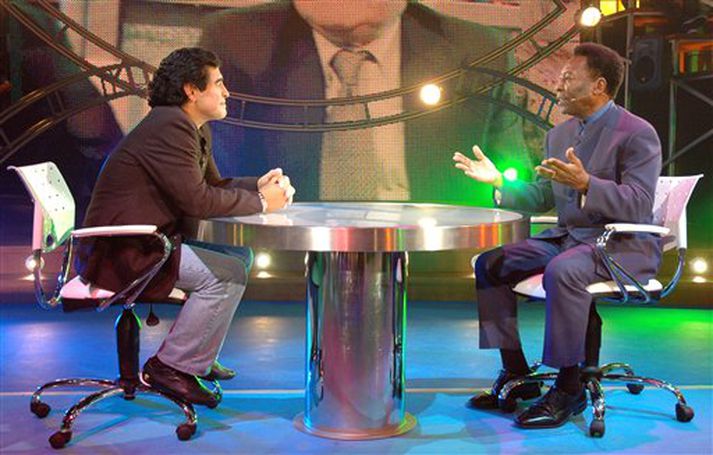 Maradona og Pele ræða saman í þætti sem Maradona stjórnaði í argentínsku sjónvarpi.