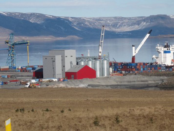 Af hálfu Faxaflóahafna sf. er nú hafinn undirbúningur að lengingu stálþils við höfnina en væntanlega hefjast framkvæmdir við það á næsta ári. Myndin er á vefsíðu Faxaflóahafna.