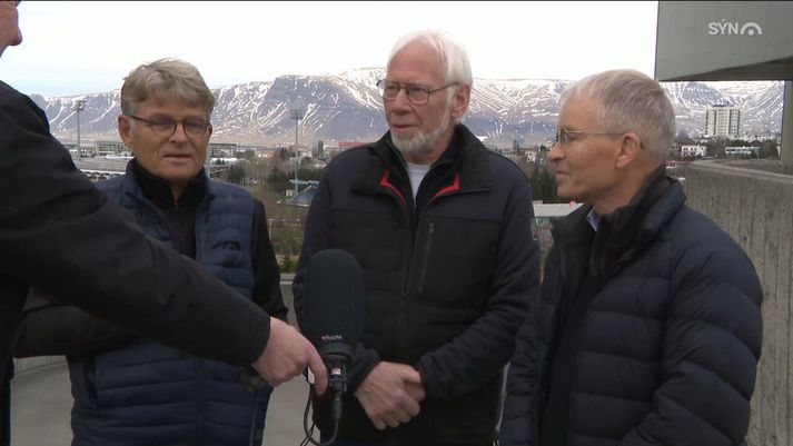 Flugfélagsbræðurnir Jón Karl og Snorri Snorrasynir ásamt Ólafi Eggertssyni stofnuðu áhugamannafélagið Vini Gunnfaxa um varðveislu flugvélarinnar.