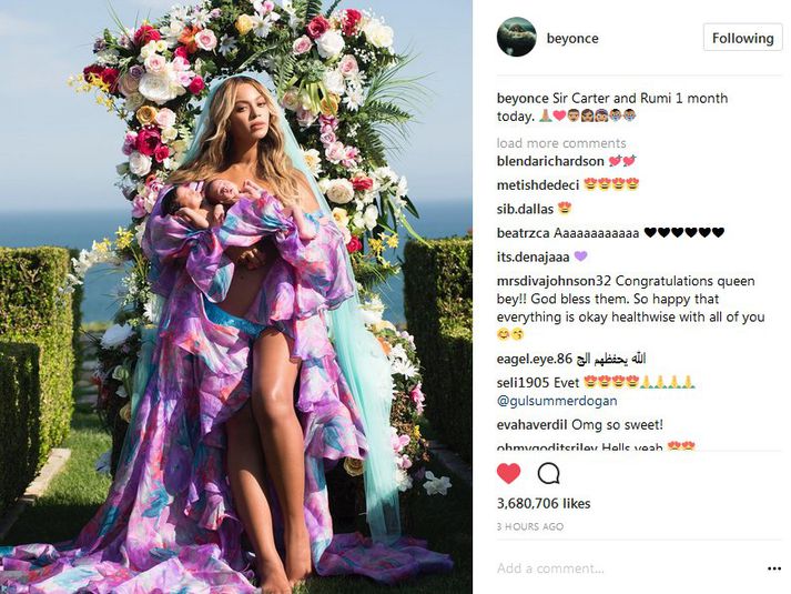 Myndin sem Beyoncé birti á Instagram í gær er í svipuðum stíl og myndirnar sem hún birti þegar hún tilkynnti um óléttuna fyrr á árinu.