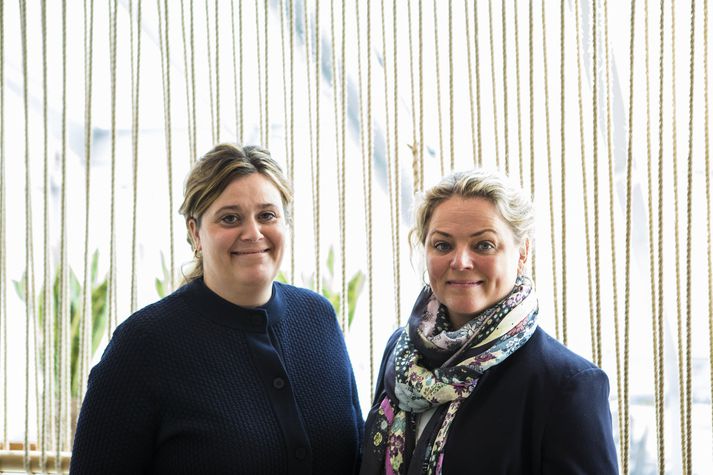  Sara Björg og Anna Sif áttu von á 150 manns á fyrstu fjölmenningarhátíðina í Breiðholtsskóla en það mættu yfir 800. 