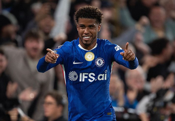 Andrey Santos er á förum frá Chelsea til Manchester United.