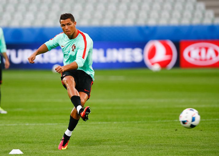Cristiano Ronaldo á æfingu Saint-Étienne í gær.