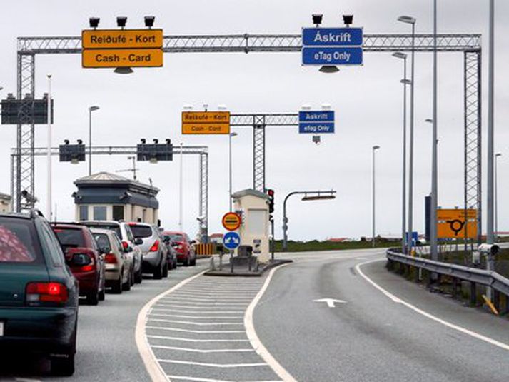 Slysið varð skammt frá Hvalfjarðargöngunum.