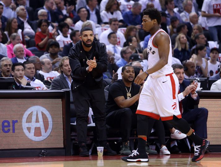 Drake hvetur liðsmann Toronto Raptors áfram