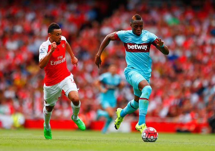 Sakho með Francis Coquelin, leikmann Arsenal, á hælunum í leik liðanna á sunnudaginn.