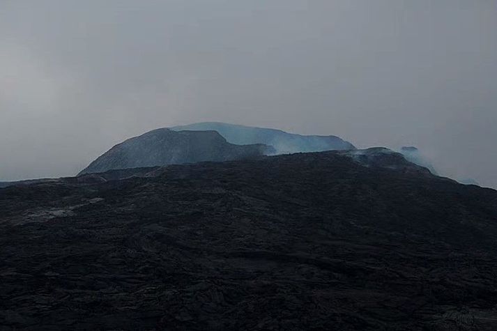 Eldgígurinn í Fagradalsfjalli í kvöld.