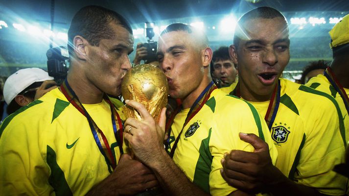 Rivaldo og Ronaldo fagna saman heimsmeistaratitlinum 2002.