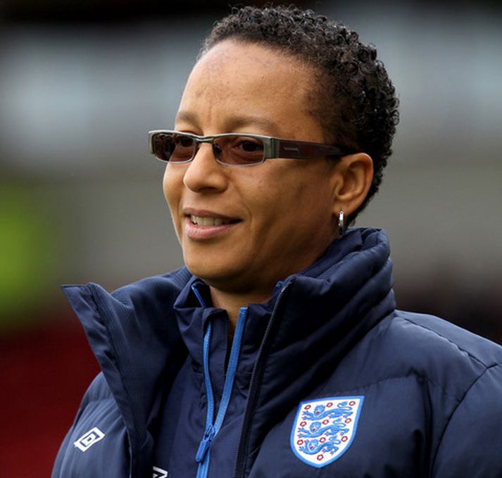 Hope Powell, landsliðsþjálfari Englands.