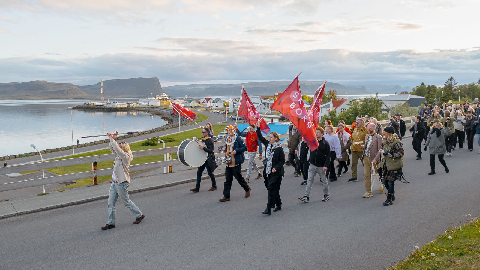 Bar­átta við fíkn, ís­lensk milli­stétt og æðavarp á Skjald­borg