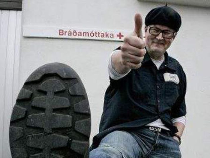 Rúmlega fimm tíma ferð Sigtryggur Baldursson tábrotnaði við gerð skattaskýrslunnar sinnar á þriðjudaginn og þurfti að eyða þremur tímum í einangrun á spítalanum.Fréttablaðið/Pjetur