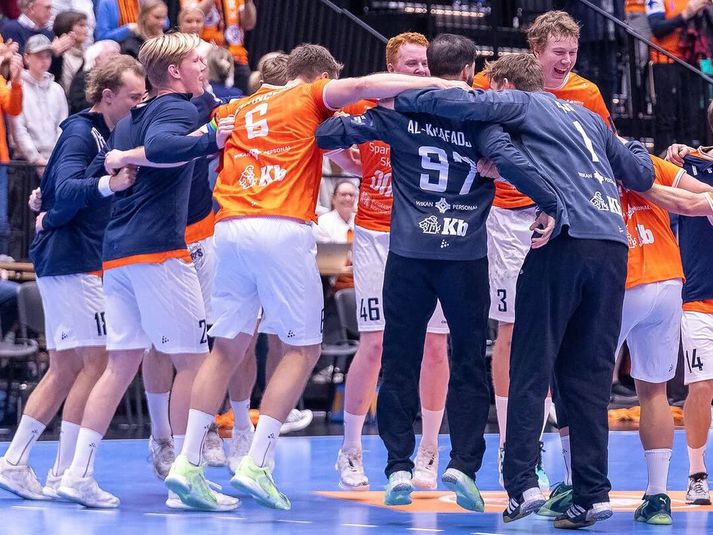 Leikmenn Kristianstad fögnuðu sigrinum vel og innilega. 