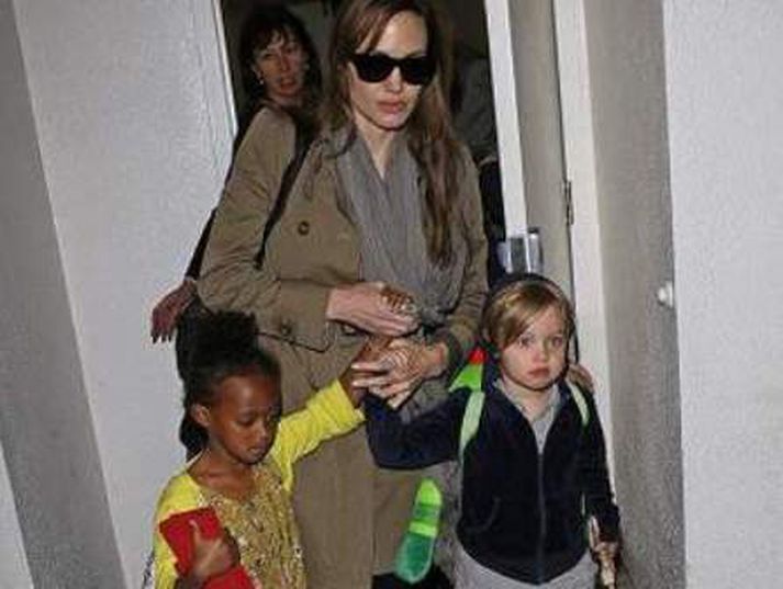 saknar mömmu Angelina Jolie segist líkjast móður sinni meira með aldrinum.