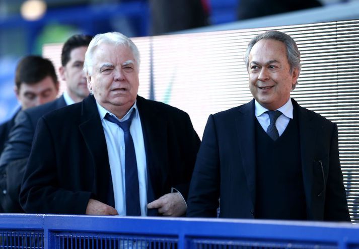 Moshiri (t.h.) keypti meirihluta í Everton af Bill Kenwright (t.v.) árið 2016.