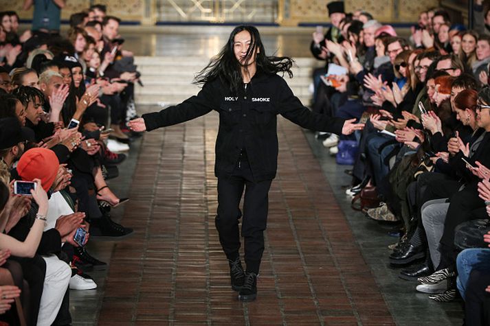 Alexander Wang tekur mikilvægt skref í að breyta og bæta fyrirkomulaginu á tískuvikunum.