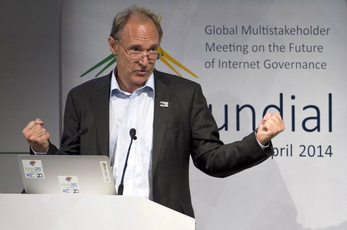 Bretinn Tim Berners-Lee hefur verið nefndur faðir veraldarvefsins. Hann skrifaði meðal annars fyrsta vefvafrann.