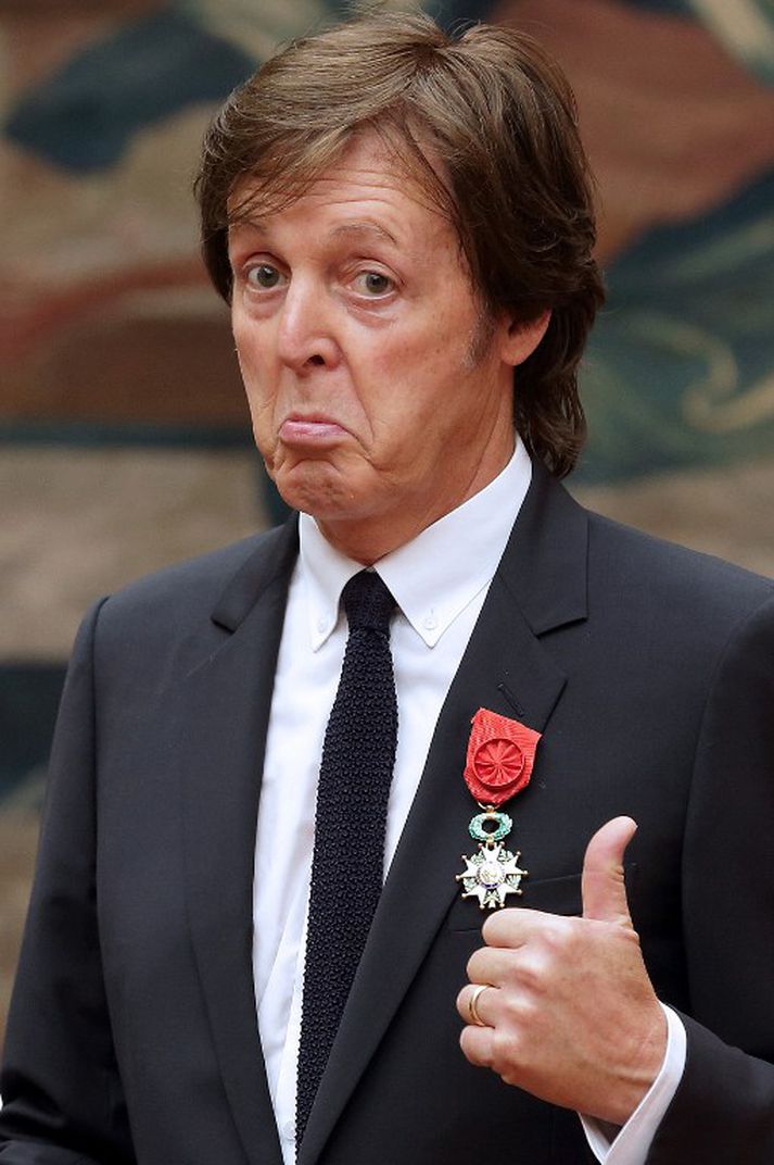 Paul McCartney styður Obama opinberlega og hvetur Bandaríkjamenn til að kjósa hann.