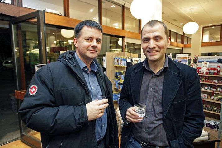 Jón Karl Helgason (til hægri), sem skrifaði ævisögu Ragnars í Smára, ásamt Gunnari Sigurðssyni. fréttablaðið/pjetur