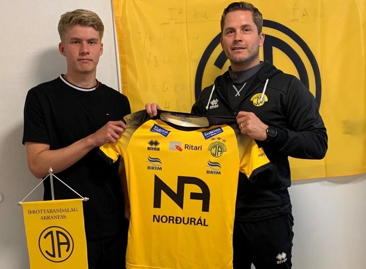 Guðmundur Tyrfingsson og hans nýi þjálfari, Jóhannes Karl Guðjónsson.