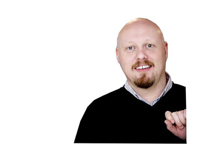 Liggja undir feldi Björn Þórir Sigurðsson, markaðsstjóri Morgunblaðsins, hefur sótt um stöðu dagskrárstjóra Sjónvarpsins. Heimir Jónasson, Magnús Ragnarsson og Maríanna Friðjónsdóttir hafa öll verið orðuð við starfið.