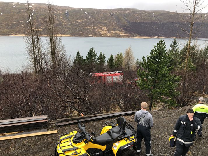 Eldur kom upp í Skorradal í apríl og eins og sjá má á þessari mynd reyndist ekki unnt að koma slökkviliðsbílnum að vettvangi.