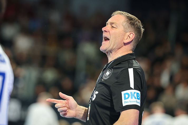 Alfreð Gíslason kallar inn skilaboð í leiknum við Ísland á fimmtudaginn.