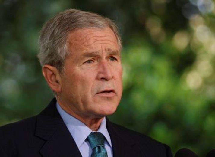 Bush býr nú Dallas ásamt eiginkonu sinni, Lauru Bush.