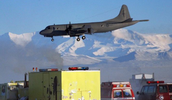 Flugvél Ný-Sjálenska hersins lendir við McMurdo. Myndin tengist fréttinni ekki beint.