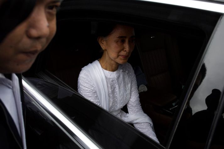 Suu Kyi er talin raunverulegur leiðtogi Búrma þó að að nafninu til sé hún utanríkisráðherra.