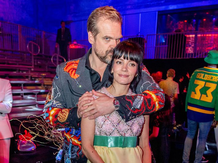 David Harbour og Lily Allen voru gift í rúmlega fjögur ár en sambandið endaði á slæmum nótum. Allen fjallaði síðan opinskátt um skilnaðinn á plötunni West End Girl.