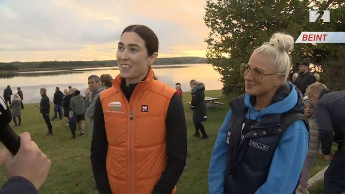 Elísabet Margeirsdóttir skipuleggjandi Bakgarðsins (t.v.) og Mari Järsk, núverandi Íslandsmeistari hlaupsins.