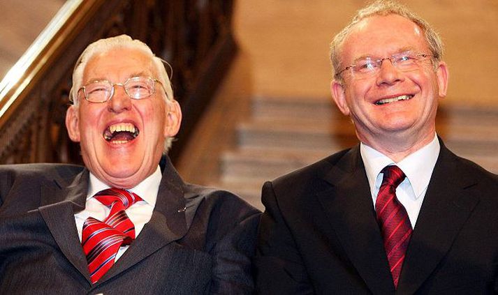Þeir voru glaðhlakkalegir við embættistökuna í Stormont-kastala í Belfast í gær, þeir Ian Paisley og Martin McGuinness.