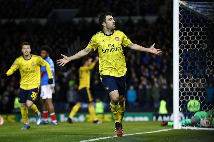 Sokratis fagnar marki sínu gegn Portsmouth í kvöld.