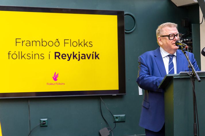 Heimir Már kynnir framboð Flokks fólksins í Reykjavík. Stefán Pálsson, 3. maður á lista Vinstrisins, skýtur á Heimi og segir hann geta sjálfum sér um kennt að hafa verið skikkaður í síðasta hólfið hjá RÚV.