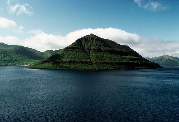 Íbúar í Skála á Austurey hafa mótmælt ákvörðuninni.