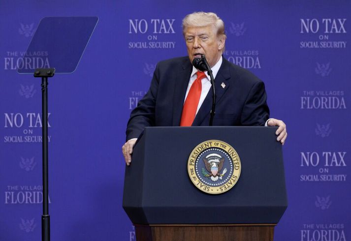 Donald Trump varði deginum í að spila golf.