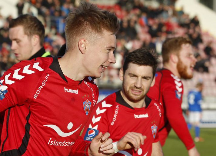 Patrick Pedersen fagnar öðru marki sínu gegn Fram á mánudaginn.