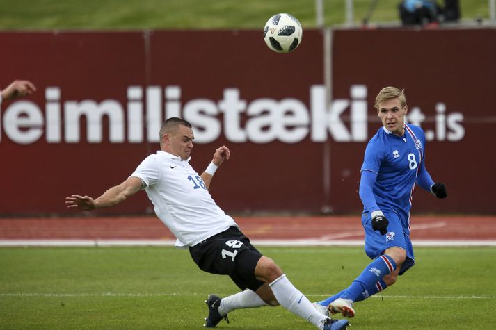 Arnór kemur boltanum fyrir markið í leik með U21 árs liði Íslands gegn Eistlandi á dögunum. 