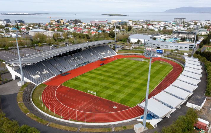 Karla- og kvennalið knattspyrnudeildar Grindavíkur munu að öllum líkindum spila heimaleiki sína á Laugardalsvelli.